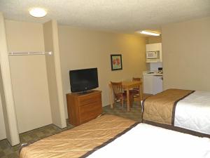 A television and/or entertainment centre at Extended Stay America Suites - Albuquerque - Airport