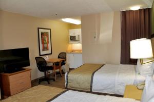 A television and/or entertainment centre at Extended Stay America Suites - Albuquerque - Airport