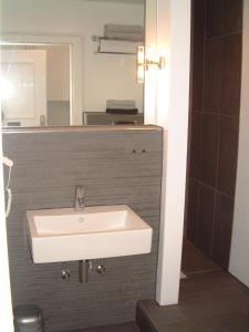 a bathroom with a white sink and a mirror at Appartement Kirschgarten Mainz Rochusstraße in Mainz