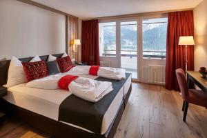 Кровать или кровати в номере Hotel Spinne Grindelwald