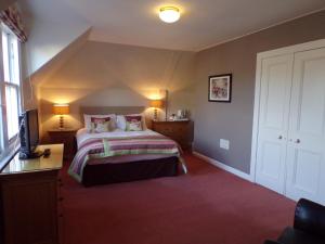 Кровать или кровати в номере Shaftesbury Hotel Dundee