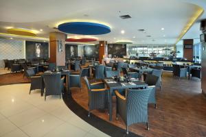 A restaurant or other place to eat at Hotel Neo Palma Palangkaraya by ASTON