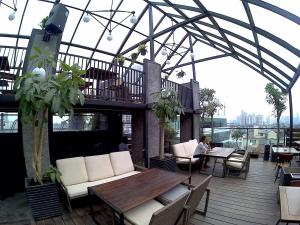 Ein Balkon oder eine Terrasse in der Unterkunft Liberta Hotel Kemang