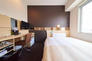 Tempat tidur dalam kamar di Super Hotel JR Nara Ekimae Sanjo Dori