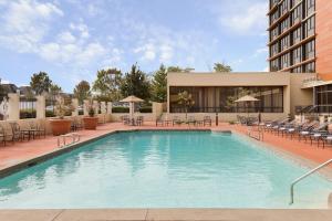 A piscina localizada em University Plaza Hotel ou nos arredores