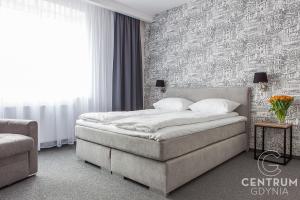 Una cama o camas en una habitación de Gdynia Centrum