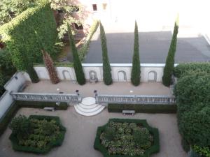 A garden outside Le Bellini