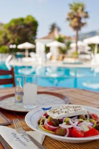 Eten bij of ergens in de buurt van het hotel

