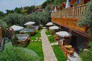 Градина пред Kabak Armes Hotel