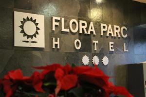 תעודה, פרס, שלט או מסמך אחר המוצג ב-Hotel Flora Parc