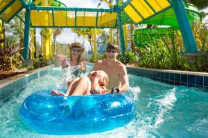 Πισίνα στο ή κοντά στο The Grove Resort & Water Park Orlando