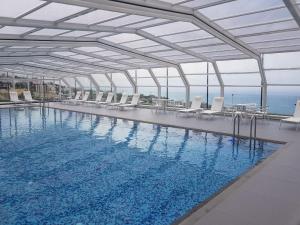 Maximus Hotel Byblos 내부 또는 인근 수영장