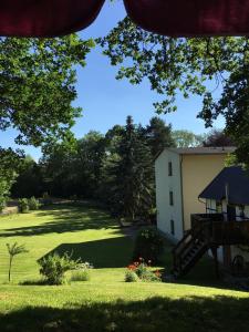 Un jardín fuera de Hotel in der Mühle