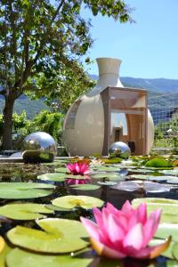 Un jardín fuera de Hotel Villa Groff