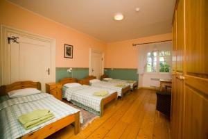 A bed or beds in a room at Sagadi Manor Hostel