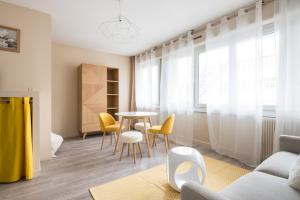 Uma área de estar em Appartement Lyon Gerland - Enjoy in Lyon