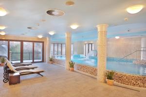 Πισίνα στο ή κοντά στο Retro Riverside Wellness Resort