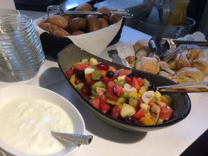 Makanan di atau di tempat lain dekat hotel