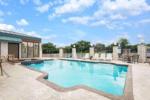 Piscina a Days Inn by Wyndham New Braunfels o a prop