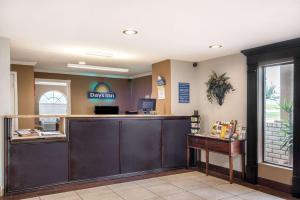 Vestíbul o recepció de Days Inn by Wyndham New Braunfels