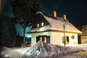 Chalupy Na Rališce im Winter