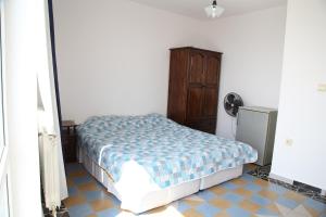 A bed or beds in a room at Popov Guest House