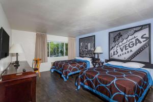 Katil atau katil-katil dalam bilik di Super 8 by Wyndham Las Vegas North Strip/Fremont St. Area