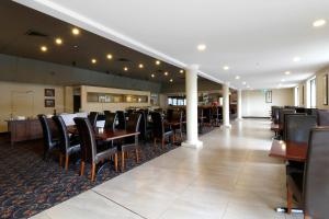 En restaurant eller et andet spisested på The Victoria Hotel Dunedin