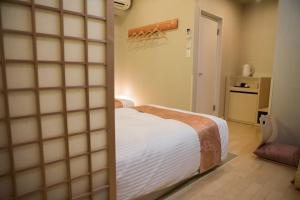 Una cama o camas en una habitación de HOTEL MYSTAYS Asakusabashi