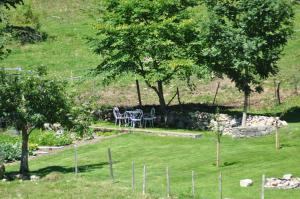 Garden sa labas ng Relais de la Baume