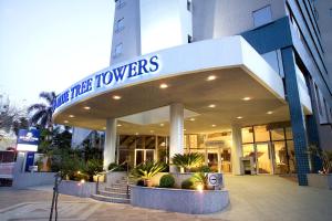 a shopping center with a sign on the front of it at Blue Tree Towers Caxias do Sul in Caxias do Sul