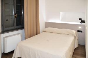 Una cama o camas en una habitación de Hotel Il Loggiato Dei Serviti