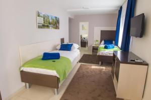 Un pat sau paturi într-o cameră la Five Rivers Rooms