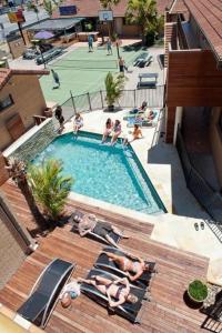 Piscina a Maxmee Backpackers Resort o a prop