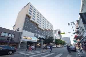 Tamu yang menginap di Miyako Hotel Los Angeles