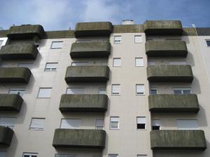 El edificio en el que está el departamento