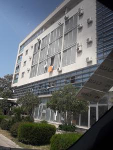 El edificio en el que está el departamento