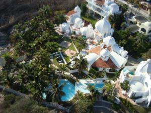 - Vistas aéreas al complejo y a la piscina en Villas Fasol Huatulco, en Santa Cruz Huatulco