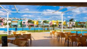 阿爾布費拉的住宿－Marina de Albufeira Orada Resort - 2-bed apartment with huge pool，相簿中的一張相片