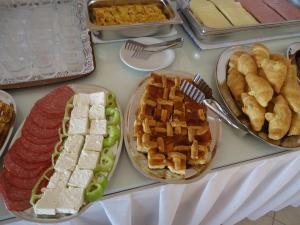 Makanan di atau di tempat lain dekat hotel