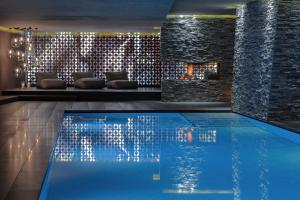 A piscina localizada em Hotel Zhero – Ischgl/Kappl ou nos arredores