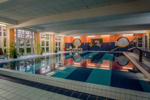 a large indoor swimming pool with a large swimming pool at Hotel *** NAT Kołobrzeg in Kołobrzeg