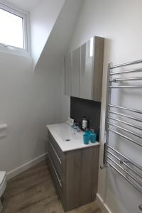 Mynd úr myndasafni af 2 Serviced Apartments in Childwall-South Liverpool - Each Apartment Sleeps 6 í Liverpool