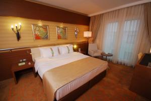 A bed or beds in a room at Holiday Inn Ankara-Kavaklidere, an IHG Hotel