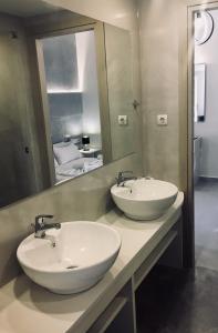 Un baño de Lofos Strani