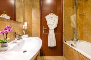 BURJ ON BAY Hotel tesisinde bir banyo