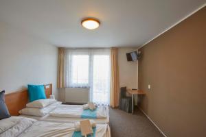 เตียงในห้องที่ Hotel Rakovec