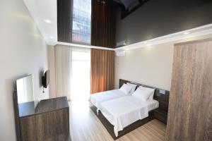 Cama ou camas em um quarto em Hotel Skyline Batumi