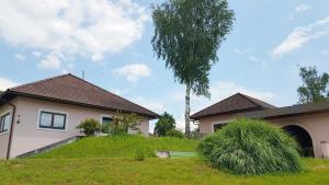 Photo de la galerie de l'établissement Bungalow & Apartments "Am Deber" Velden - Augsdorf, à Velden am Wörther See