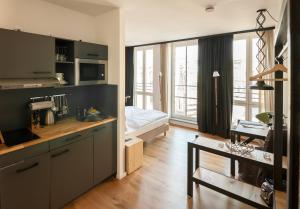 Кухня или кухненски бокс в Staycity Aparthotels Dresden City Centre